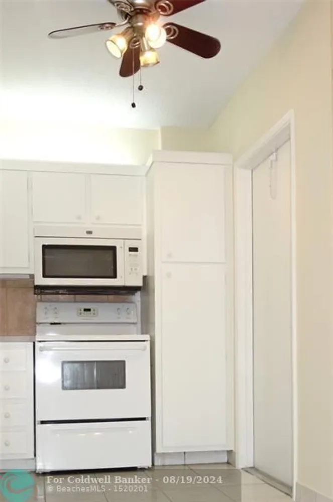 3050 N Palm Aire Dr, Pompano Beach, FL 33069