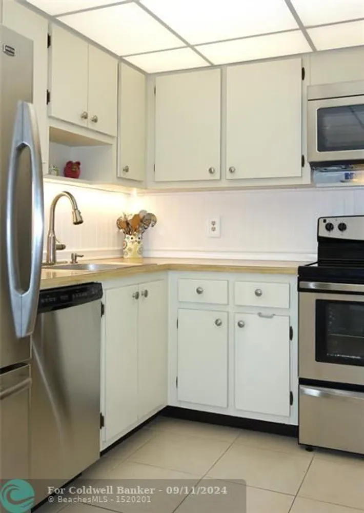 545 Oaks Ln, Pompano Beach, FL 33069