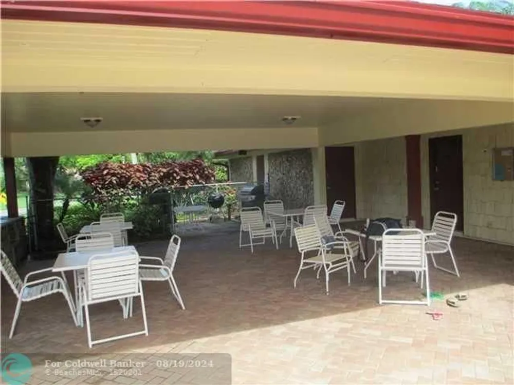 3050 N Palm Aire Dr, Pompano Beach, FL 33069