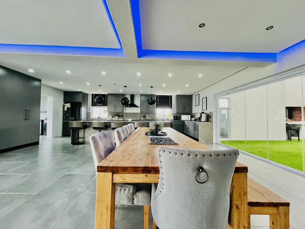 South Africa, Western Cape, Long Acres Country Estate, Ascot Circle, 12
