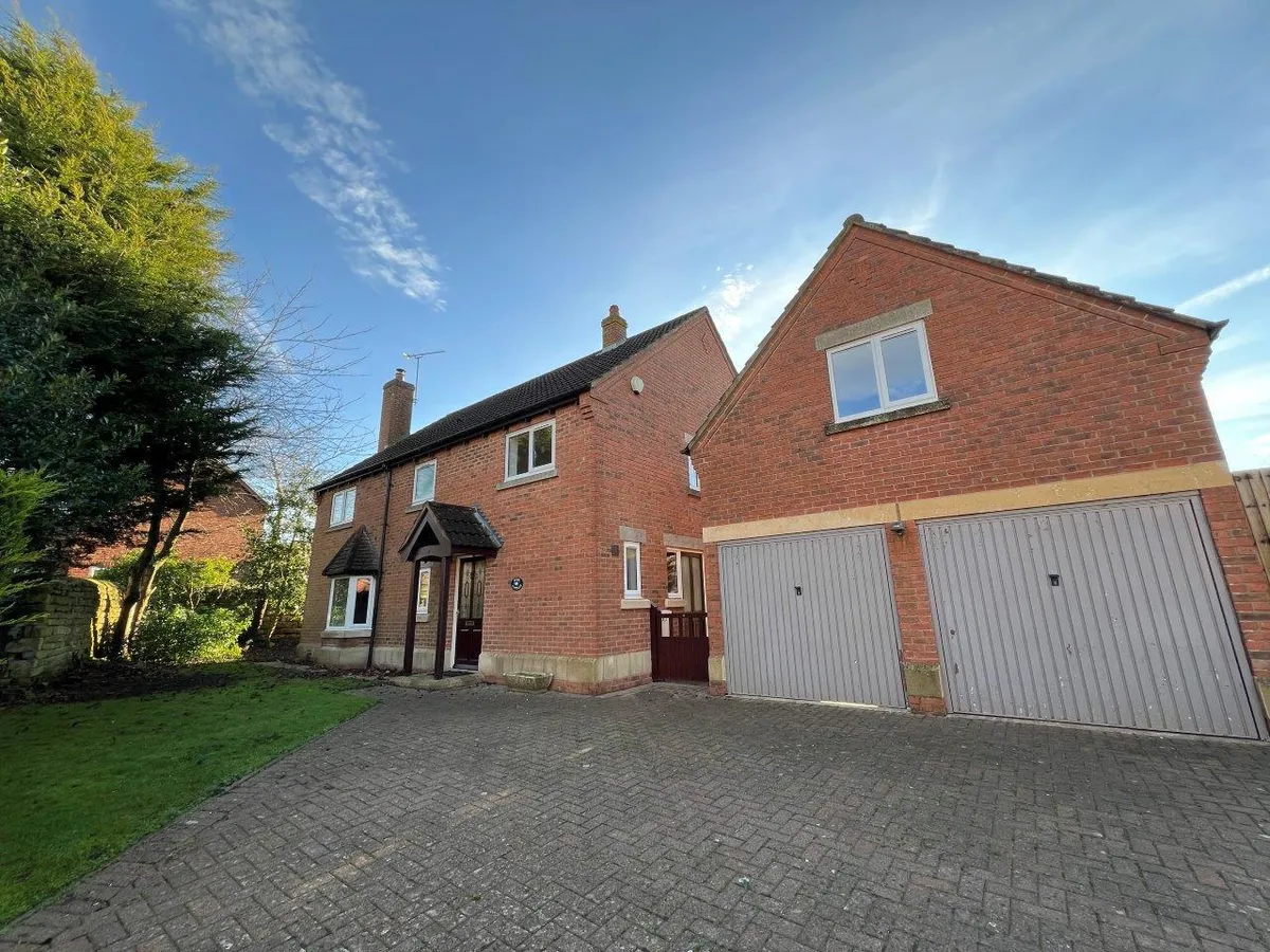 ROSE COTTAGE, THE PADDOCKS, WALTHAM ON THE WOLDS