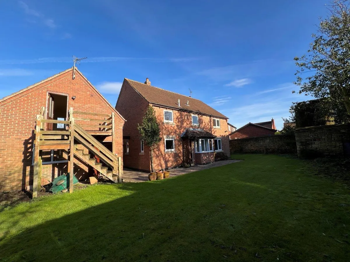 ROSE COTTAGE, THE PADDOCKS, WALTHAM ON THE WOLDS