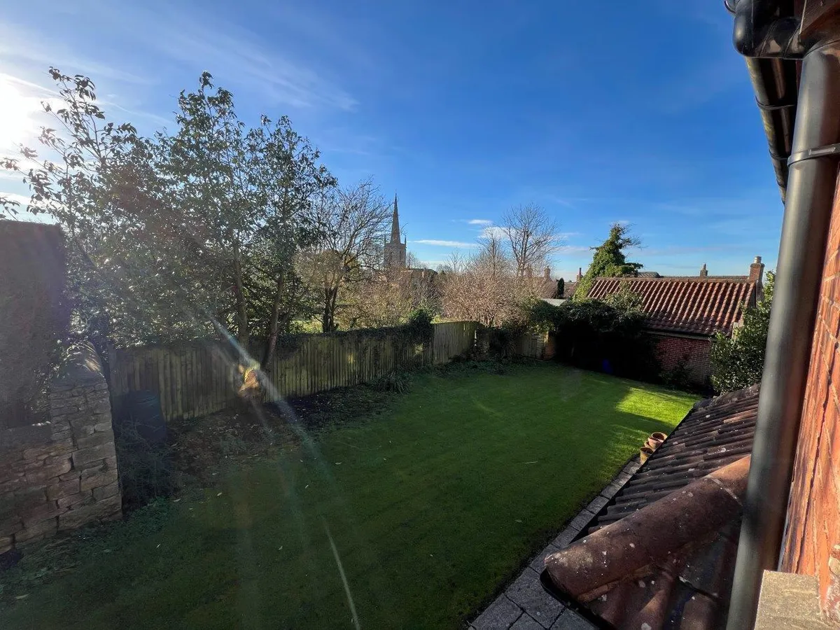ROSE COTTAGE, THE PADDOCKS, WALTHAM ON THE WOLDS
