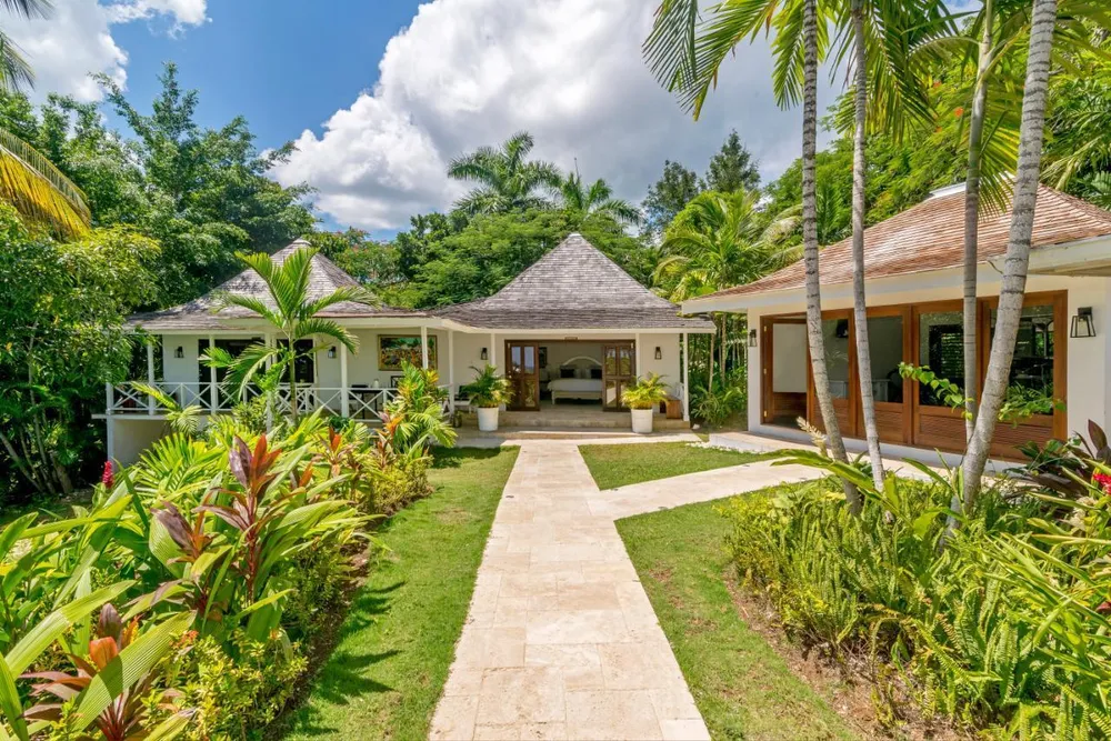 ROUND HILL ESTATE Hanover