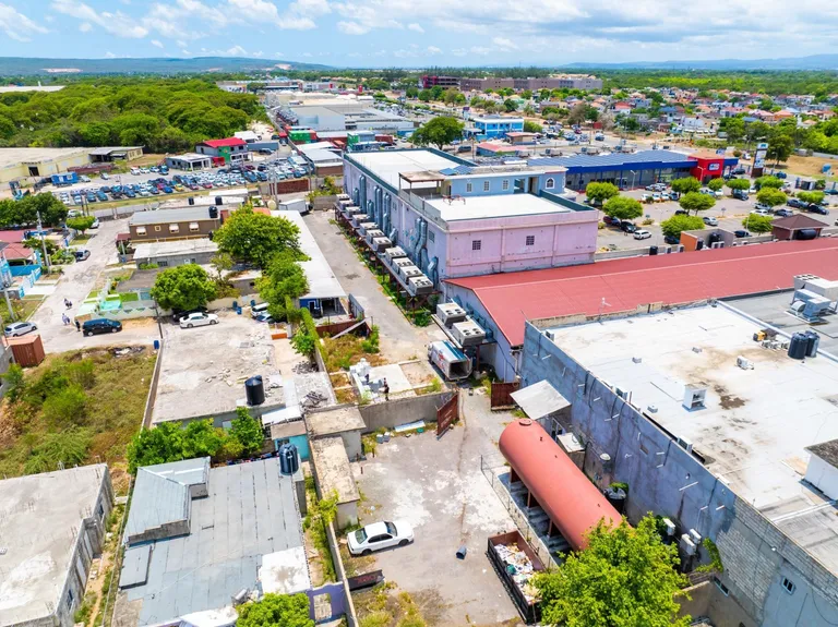 PORTMORE PINES PLAZA BREA St. Catherine