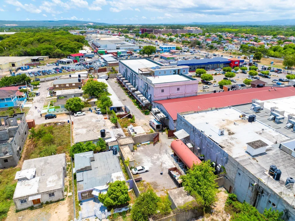 PORTMORE PINES PLAZA BREA St. Catherine