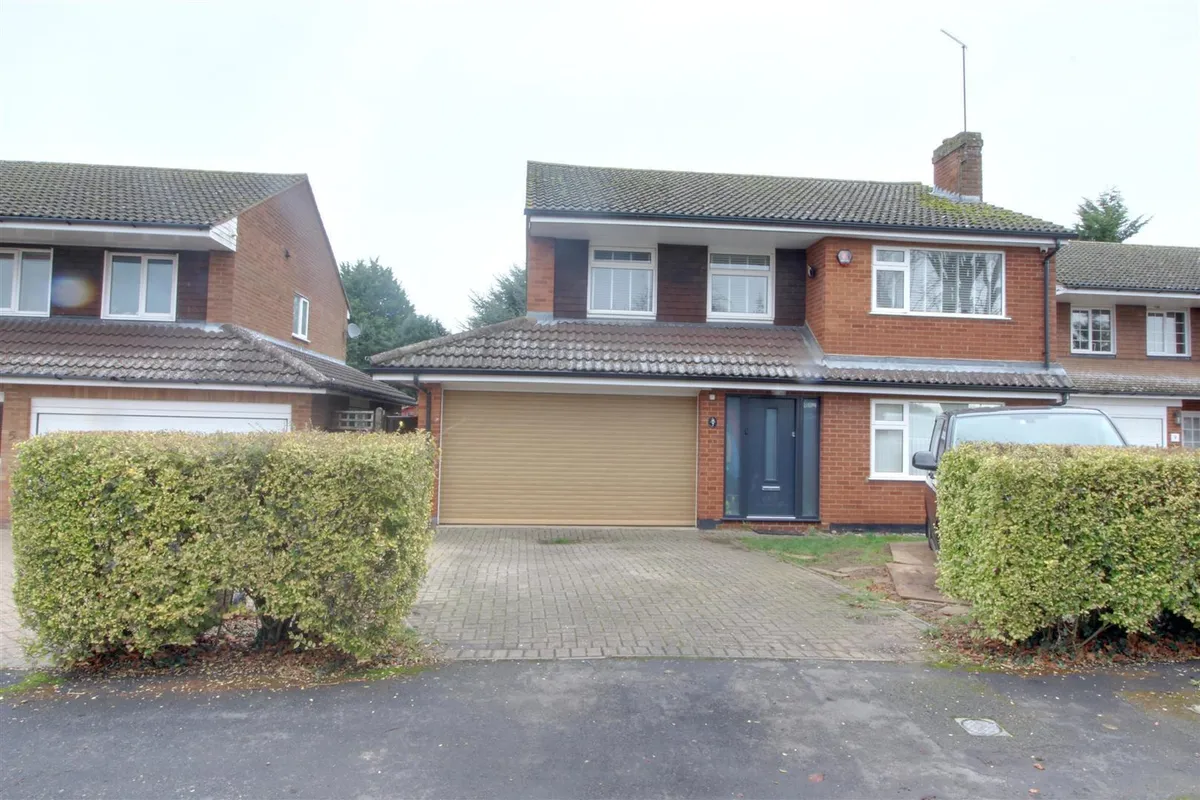 Huntsmans Close, Dagnall, Berkhamsted