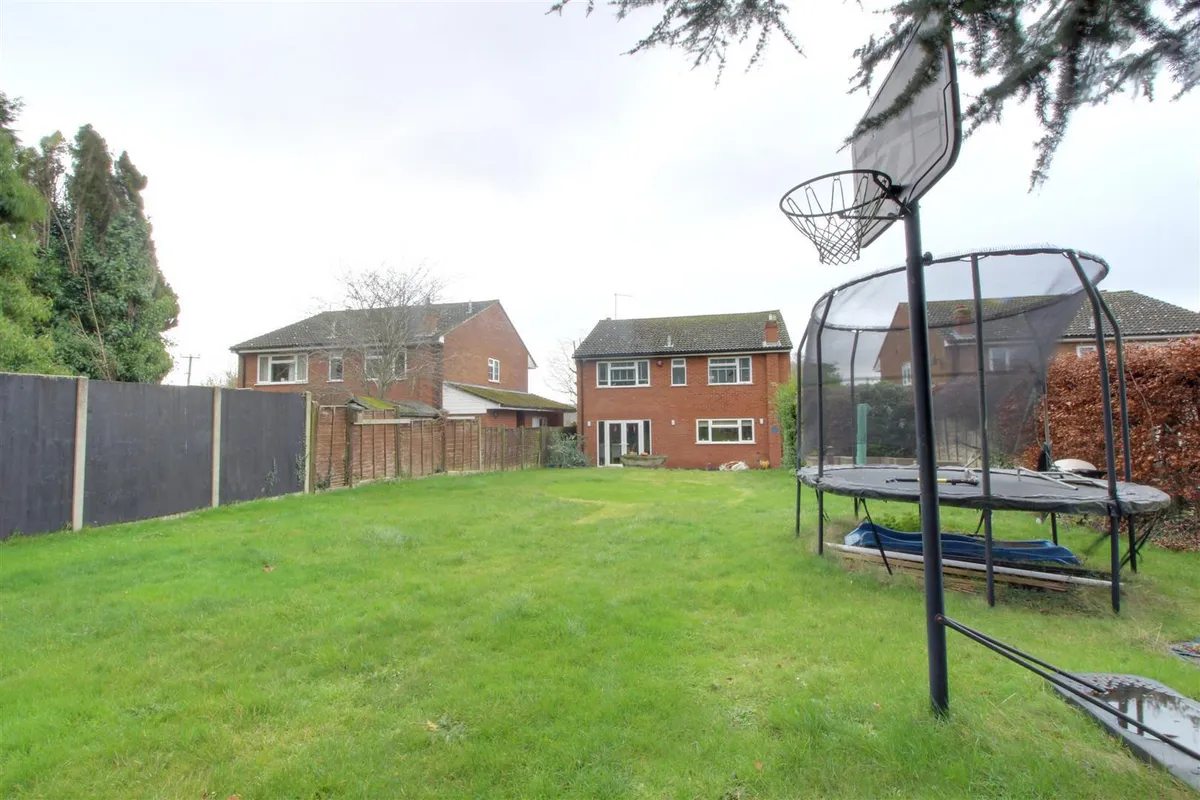 Huntsmans Close, Dagnall, Berkhamsted