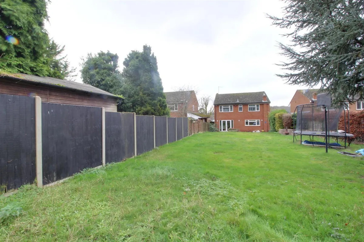 Huntsmans Close, Dagnall, Berkhamsted