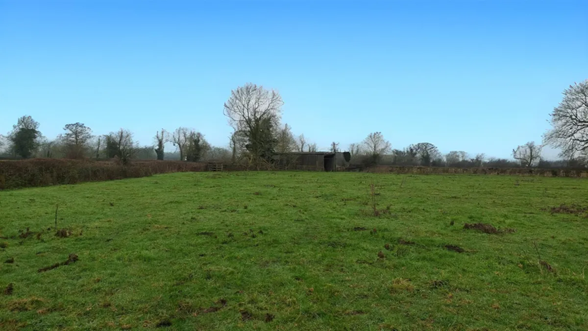 7.76 Acres of Land & Stables at Thorpe Satchville, Melton Mowbray