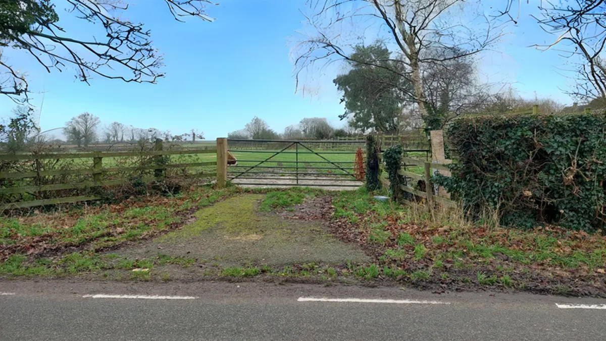 7.76 Acres of Land & Stables at Thorpe Satchville, Melton Mowbray