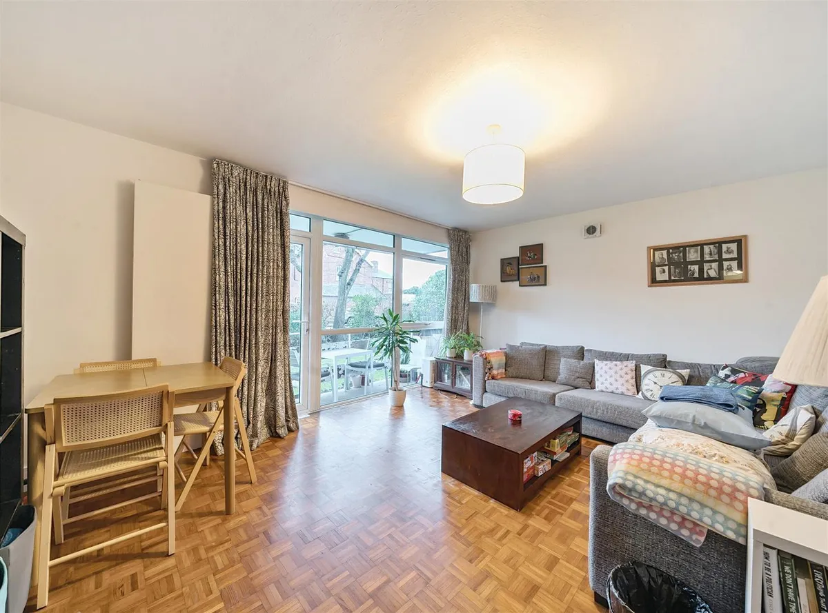 Mapesbury Road, London, NW2