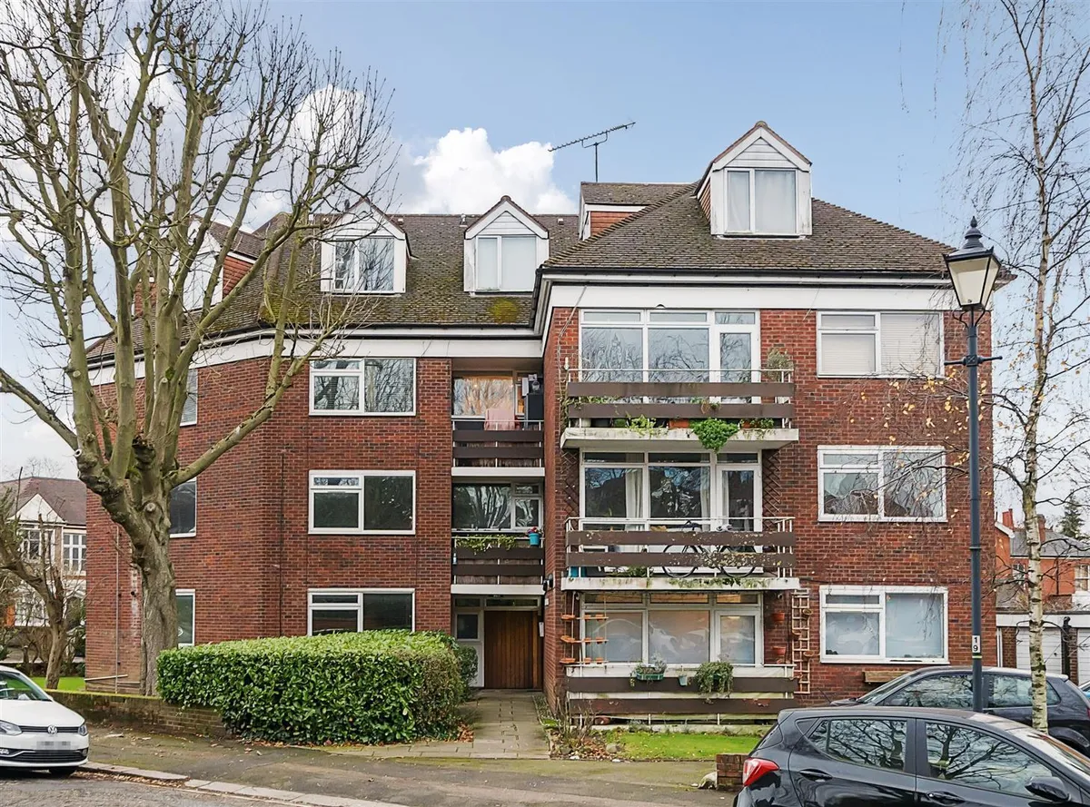 Mapesbury Road, London, NW2