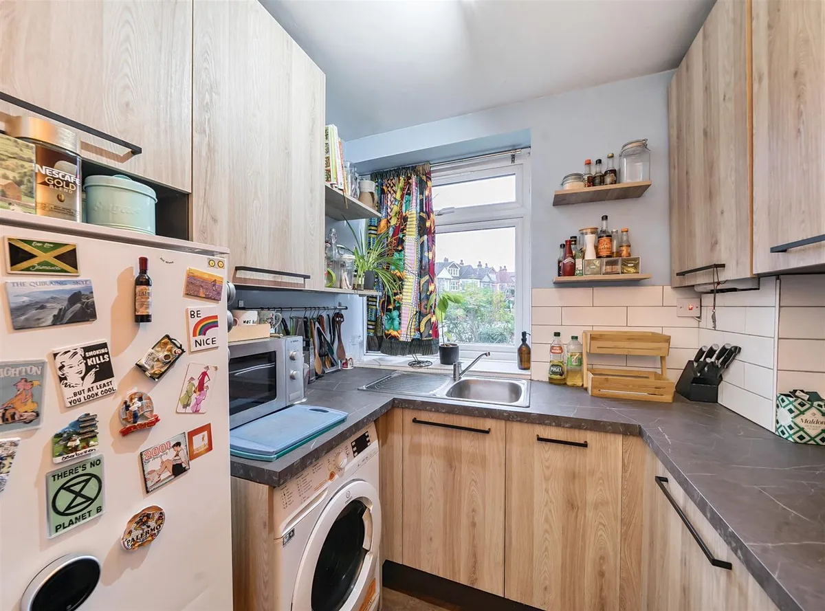 Mapesbury Road, London, NW2