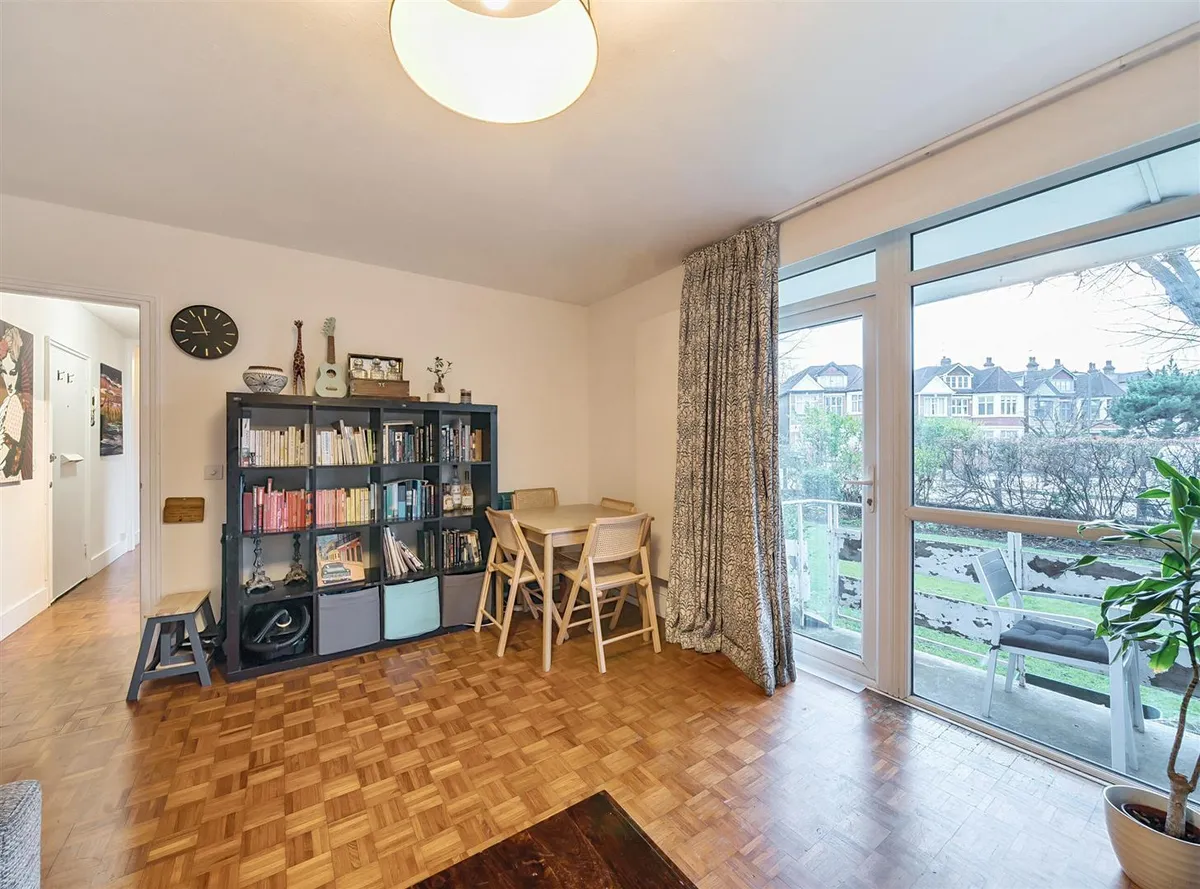 Mapesbury Road, London, NW2