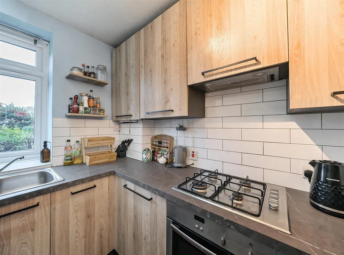 Mapesbury Road, London, NW2