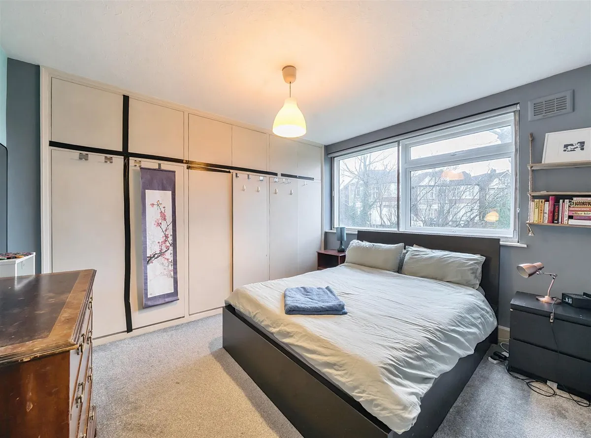Mapesbury Road, London, NW2