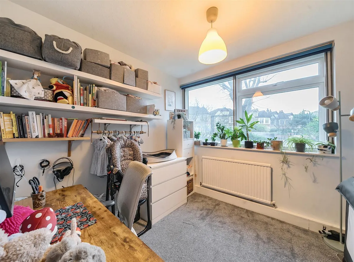 Mapesbury Road, London, NW2