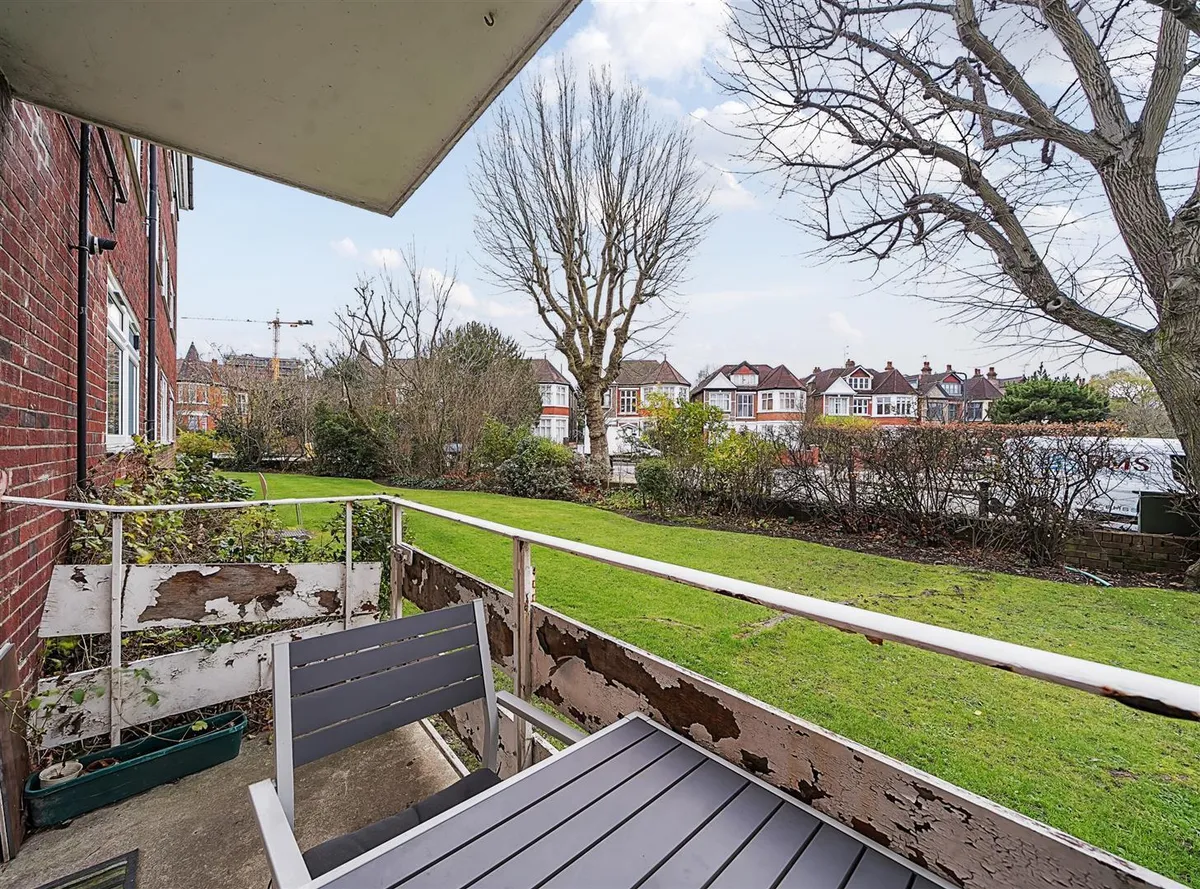 Mapesbury Road, London, NW2