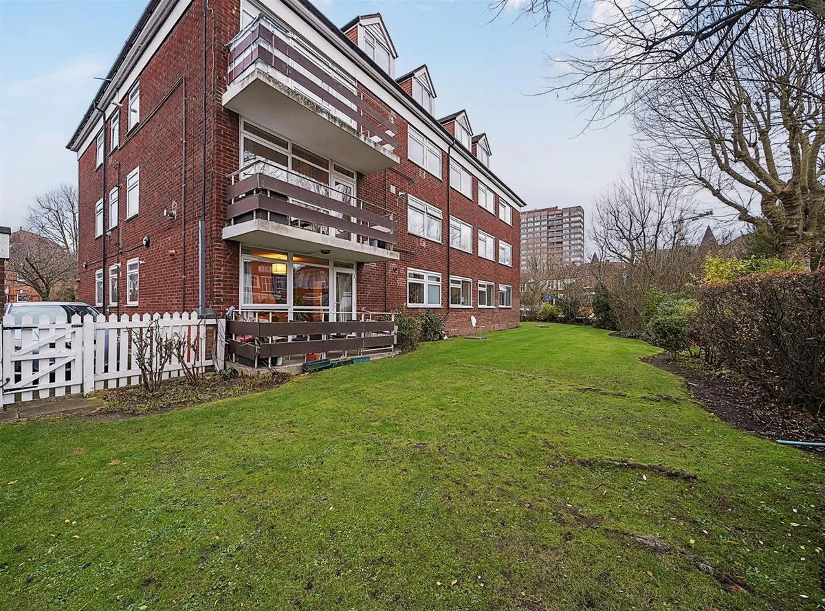 Mapesbury Road, London, NW2