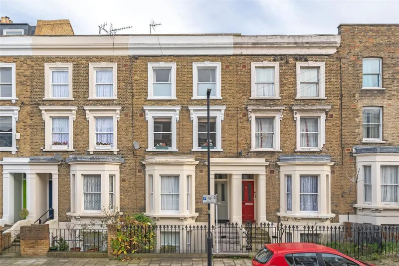 3 bedroom property for sale in Luxor Street, London, SE5 - £525,000