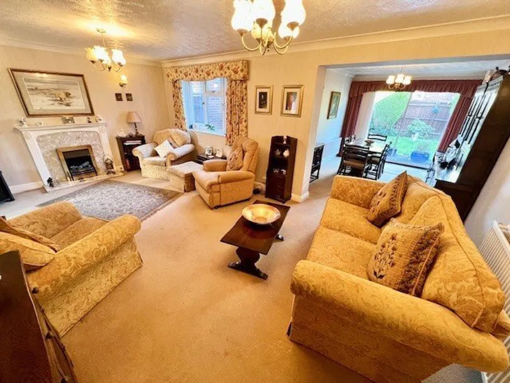 Property carousel item 4