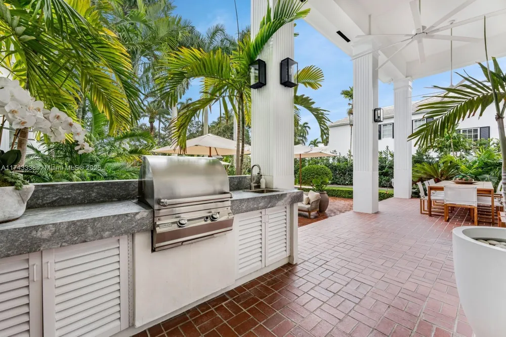 6655 Pinetree Ln, Miami Beach, FL 33141