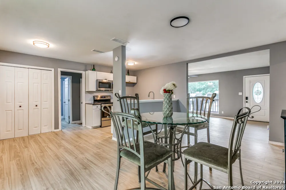 7610 Sage Oak St, Live Oak, TX 78233