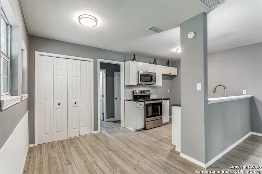 7610 Sage Oak St, Live Oak, TX 78233