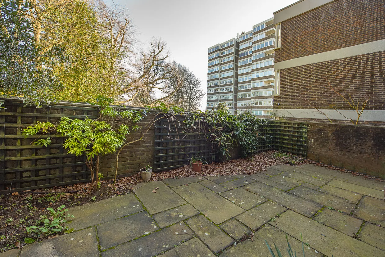 Somerset Road, London, SW19 photo 19