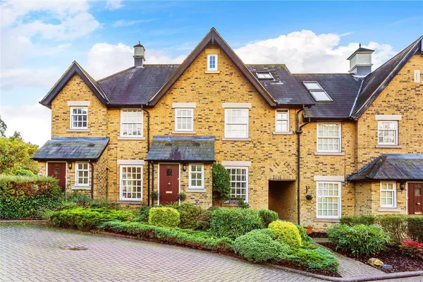 Warrenne Way, Reigate, RH2 photo 1