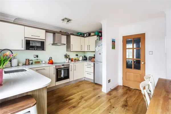 Warrenne Way, Reigate, RH2 photo 5