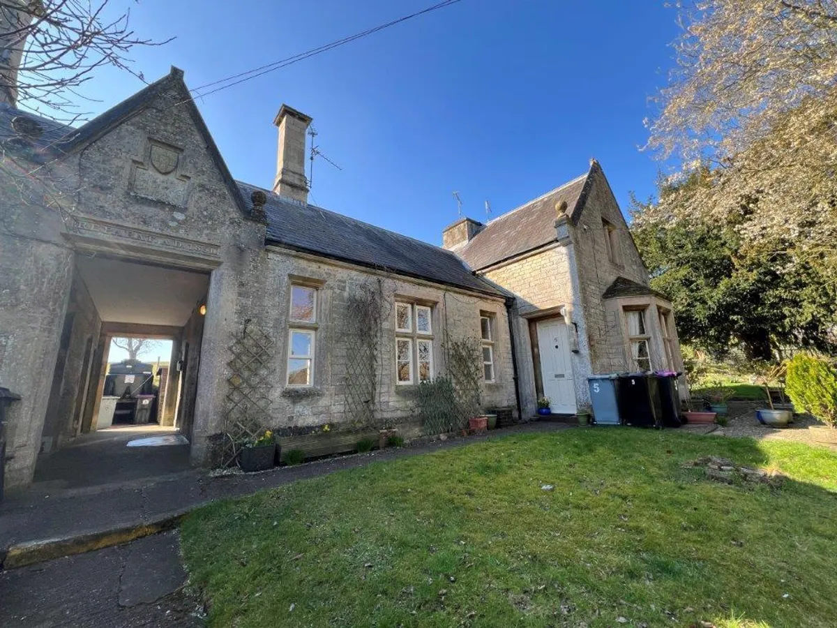BEDE COTTAGES,, STOKE ROCHFORD, GRANTHAM