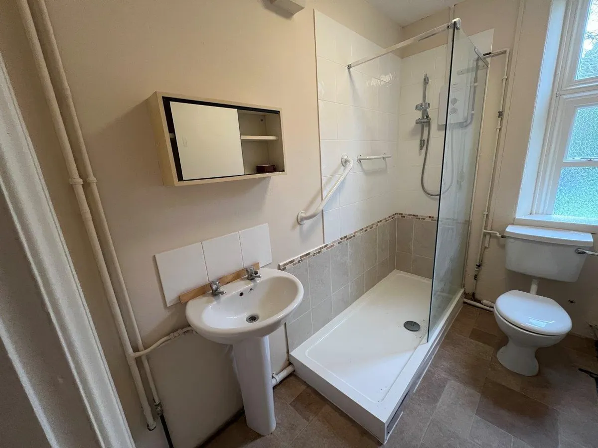 BEDE COTTAGES,, STOKE ROCHFORD, GRANTHAM