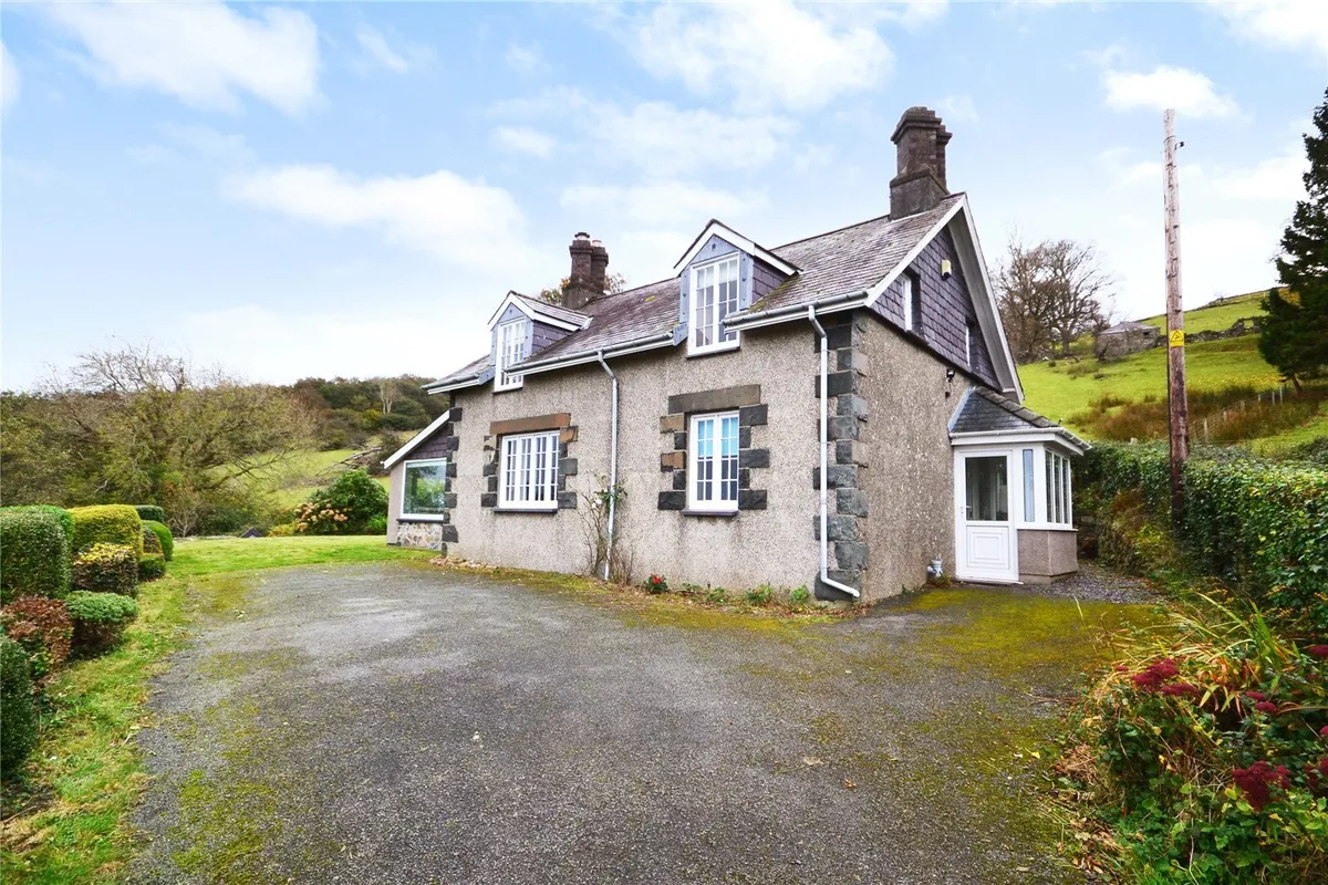 Abergwyngregyn, Llanfairfechan, Gwynedd, LL33