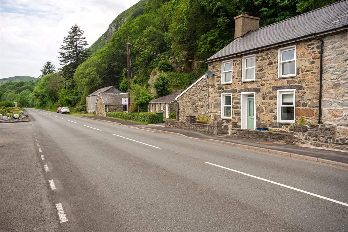 Tremadog, Porthmadog, Gwynedd, LL49