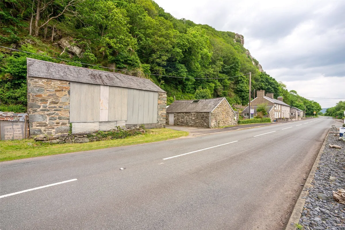 Tremadog, Porthmadog, Gwynedd, LL49