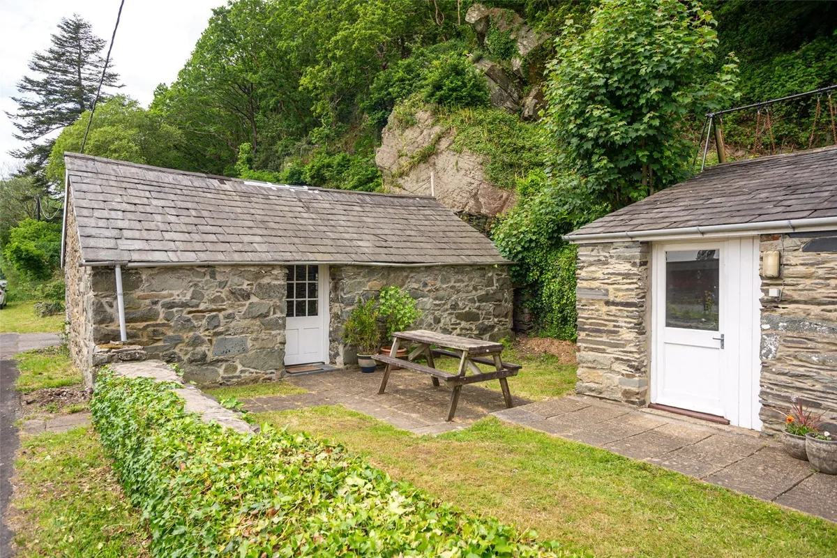 Tremadog, Porthmadog, Gwynedd, LL49