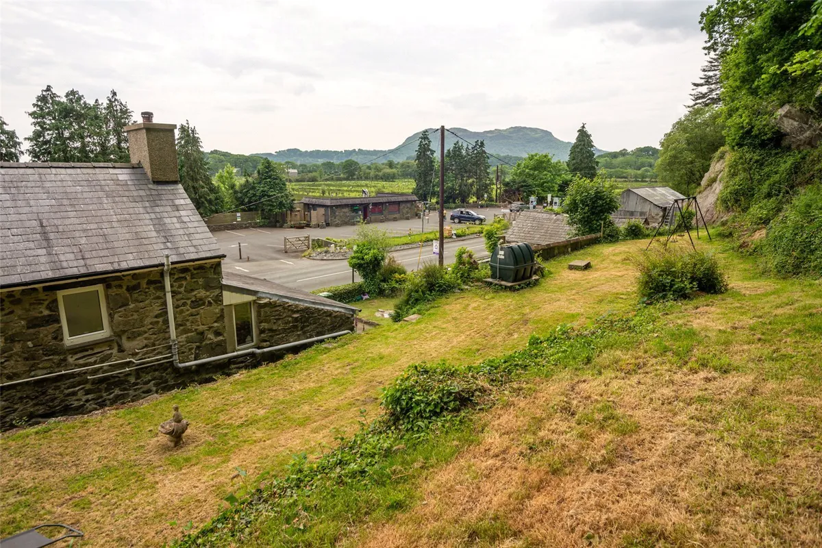 Tremadog, Porthmadog, Gwynedd, LL49