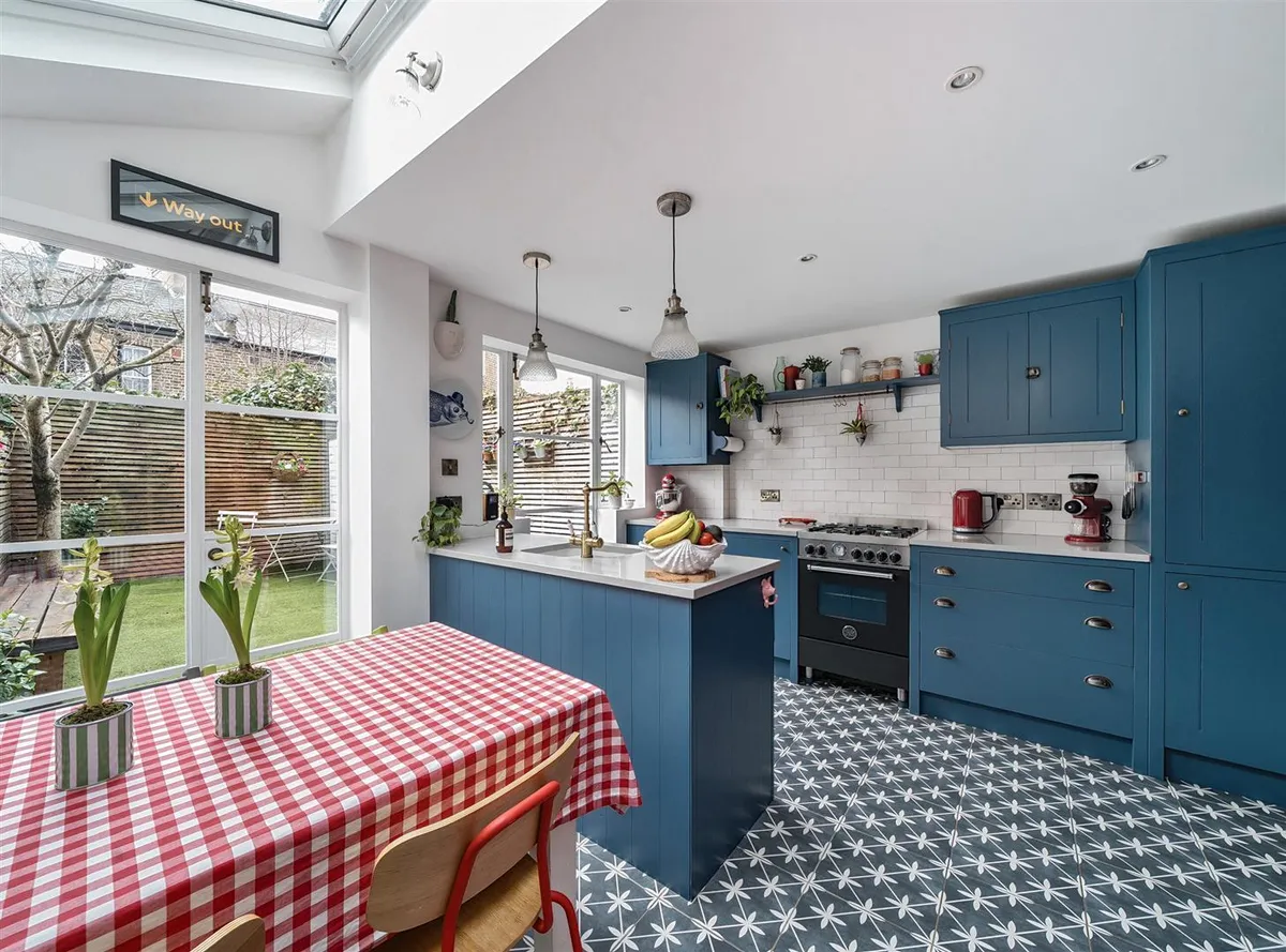 Kilburn Lane, London, W10