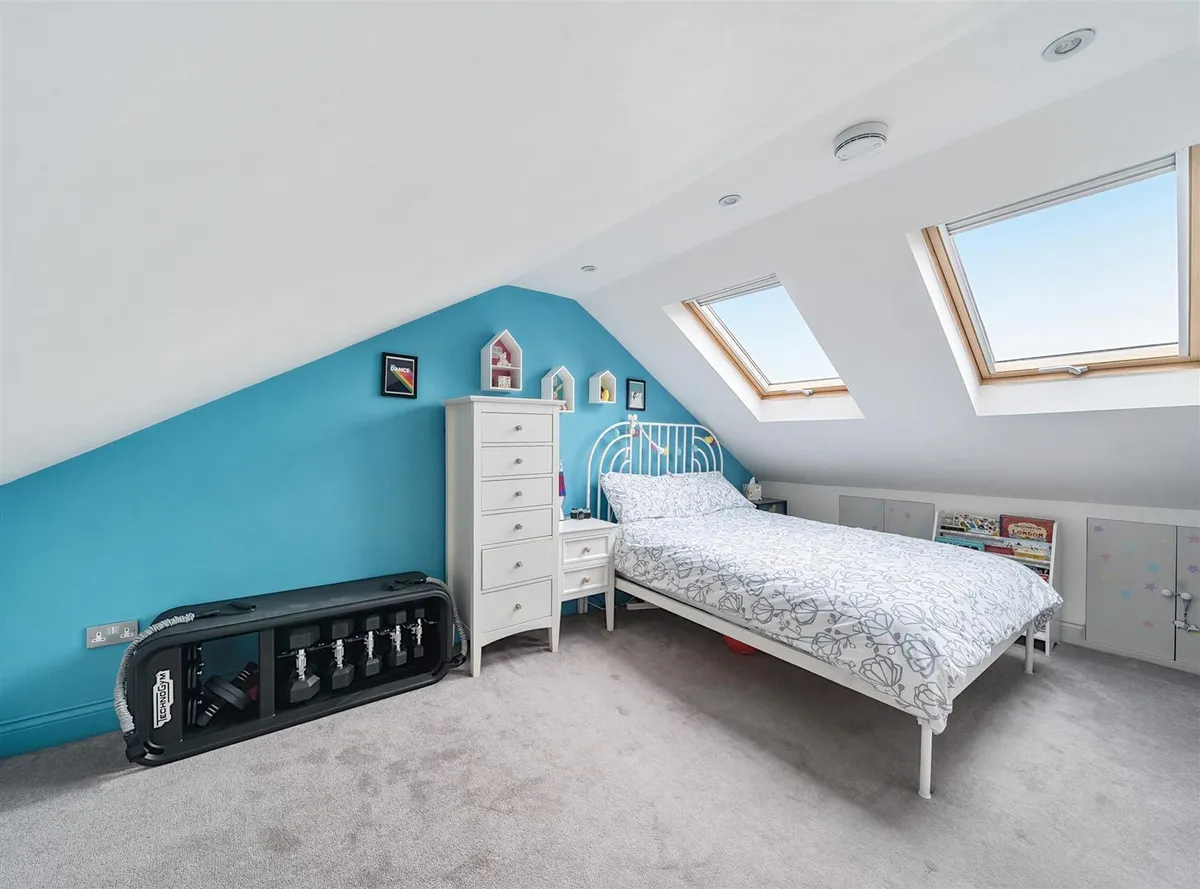 Kilburn Lane, London, W10
