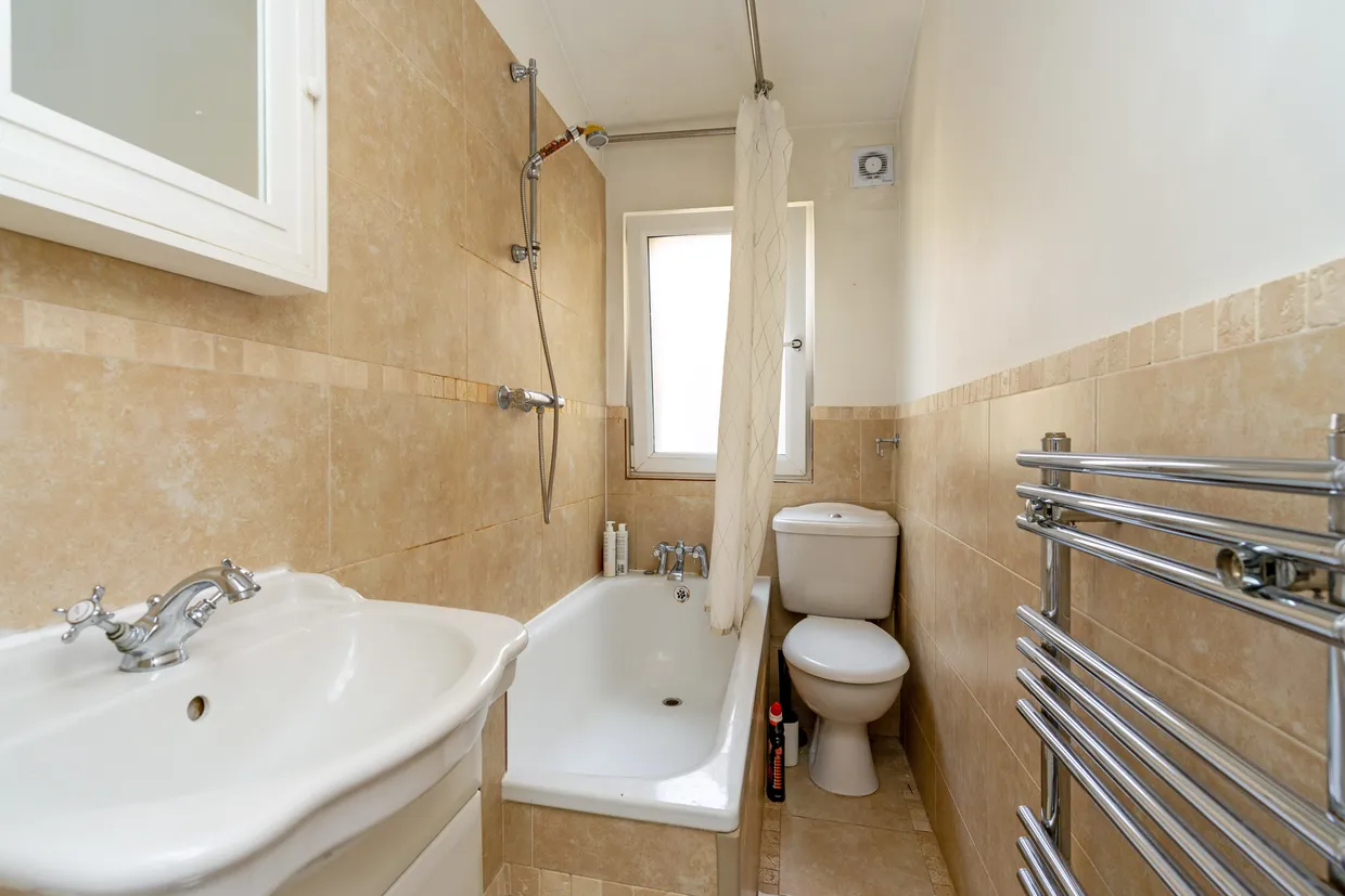 Hawthorn Road, London, N8 photo 9