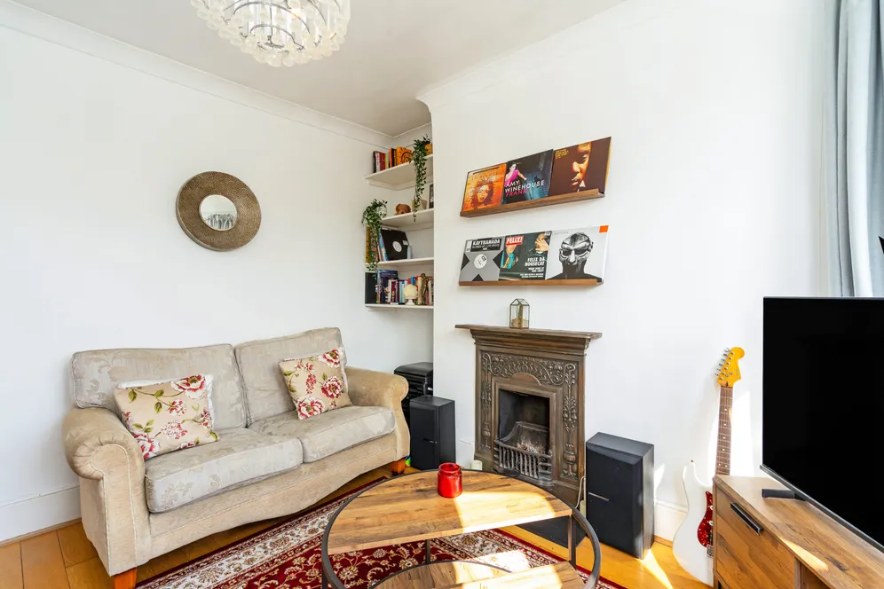 Hawthorn Road, London, N8 photo 13