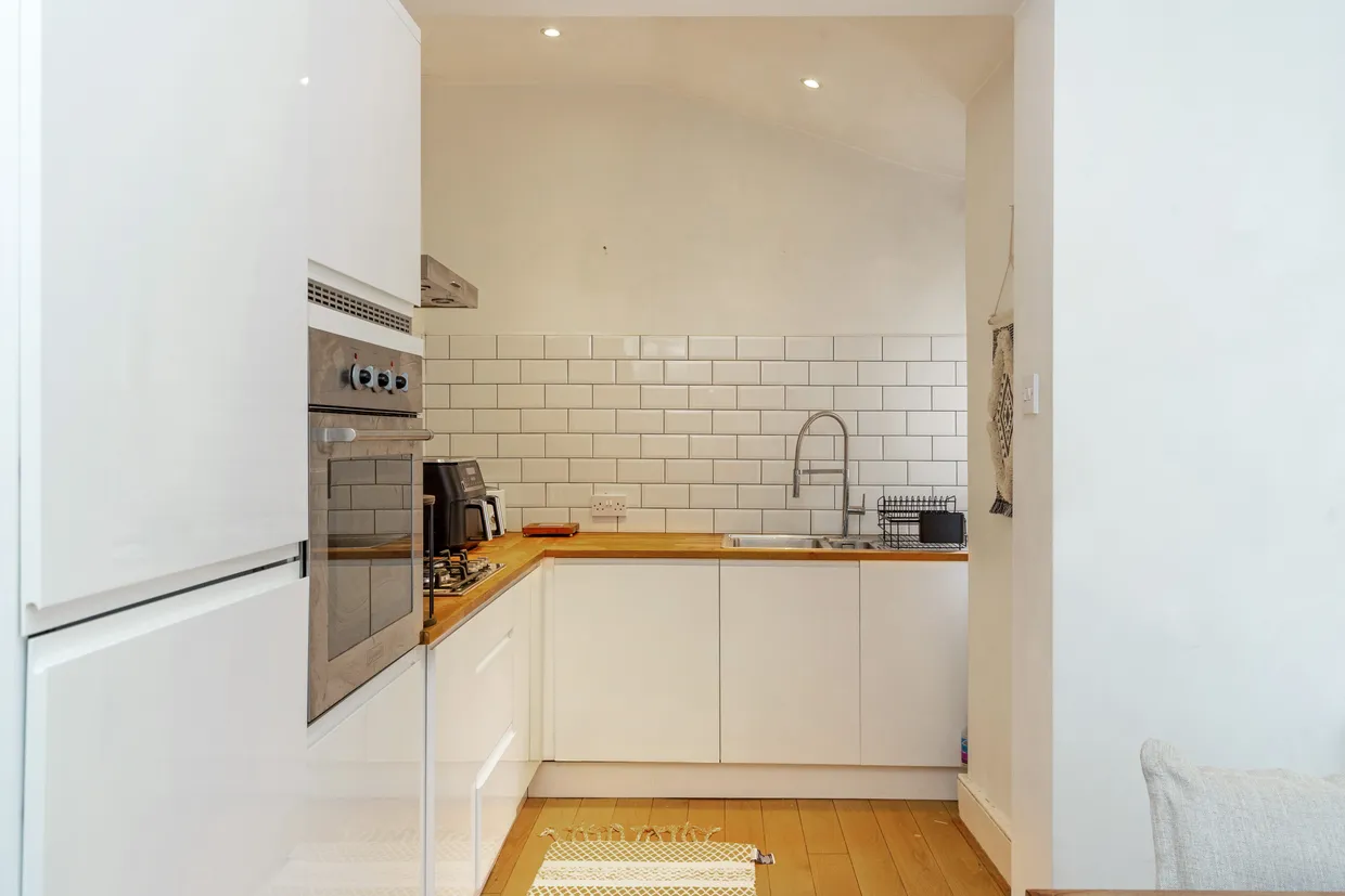 Hawthorn Road, London, N8 photo 15