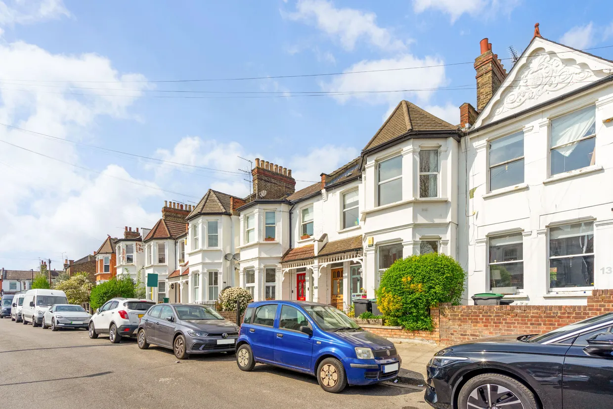 Hawthorn Road, London, N8 photo 16