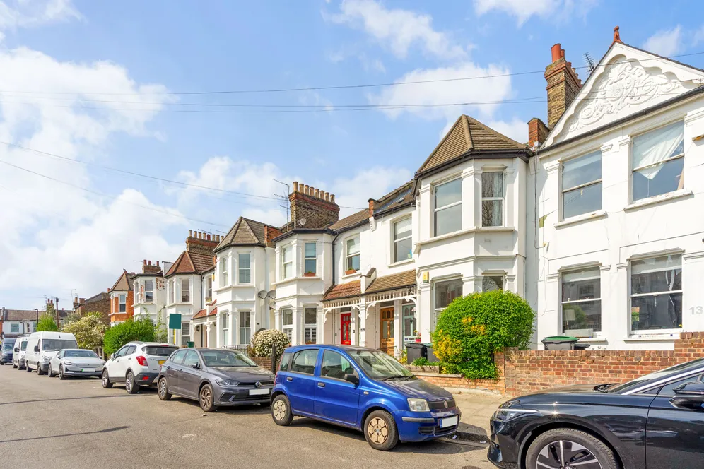 Hawthorn Road, London, N8 photo 16