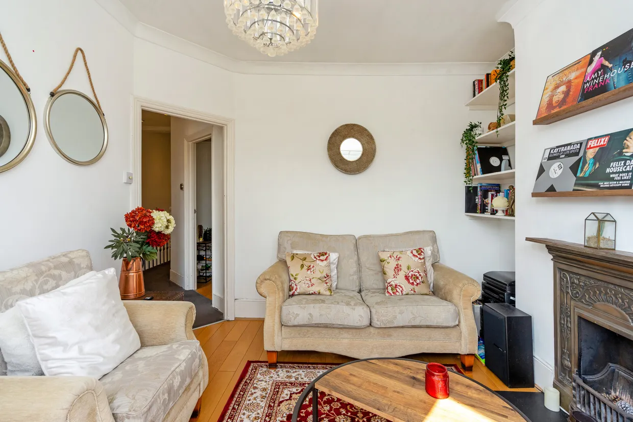 Hawthorn Road, London, N8 photo 21