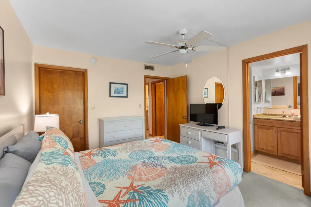 1133 W Ocean Dr, Key Colony Beach, FL 33051
