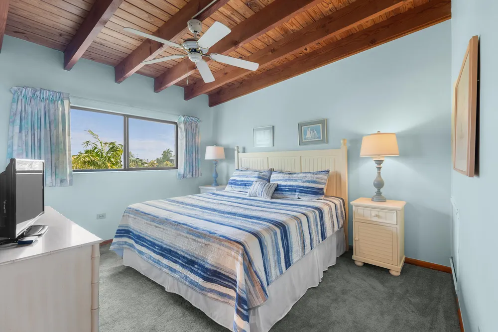 1133 W Ocean Dr, Key Colony Beach, FL 33051