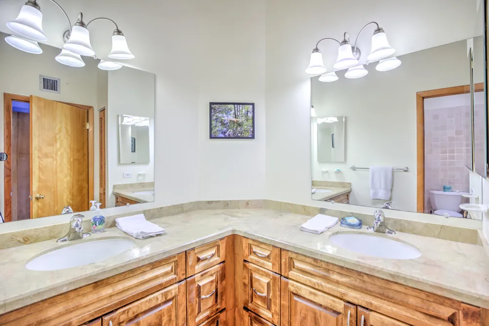 1133 W Ocean Dr, Key Colony Beach, FL 33051